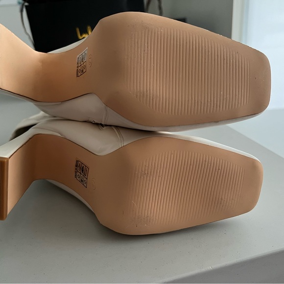 Lulu’s Boots - Picture 2 of 4